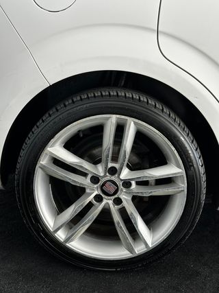 SEAT Leon 2010 ¡Perfectisimo estado + llanta 18”!