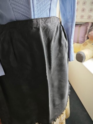 Delantal negro traje regional