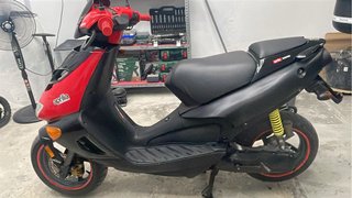 Aprilia SR 50 2001 CAMBIO POR DERBI VARIANT