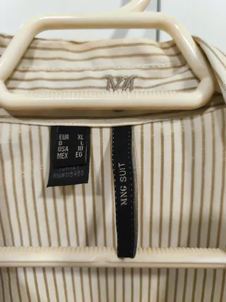 Camisa con mangas fruncidas