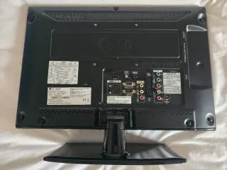 Televisor LG 19 19LE3300 + Mando + enchufe