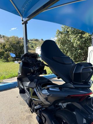 Tmax 560 Tech Max gris
