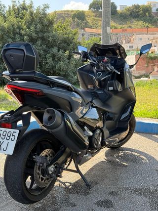 Tmax 560 Tech Max gris