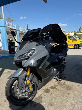 Tmax 560 Tech Max gris