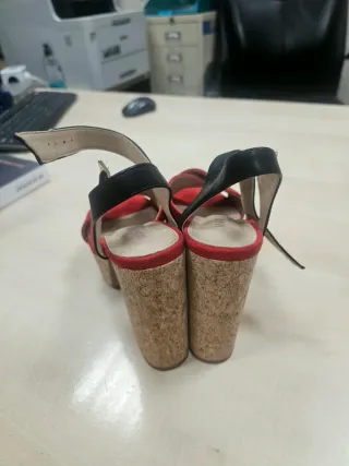 Zapatos de tacón rojos Mary Paz talla 37