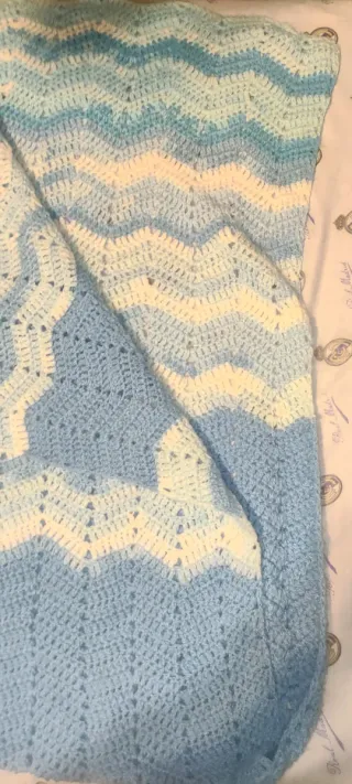 Colcha ganchillo azul y blanco