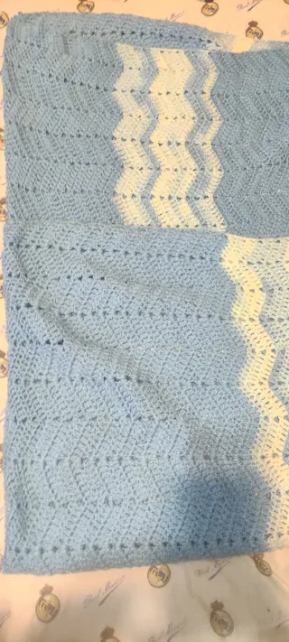 Colcha ganchillo azul y blanco