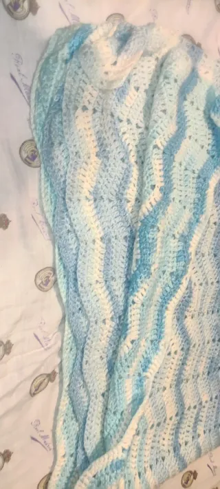 Colcha ganchillo azul y blanco