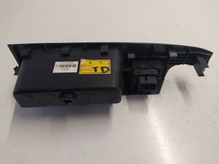 MANDO ELEVALUNAS TRASERO DERECHO KIA SORENTO 2.5 CRDI EMOTION 2.5 CRDI