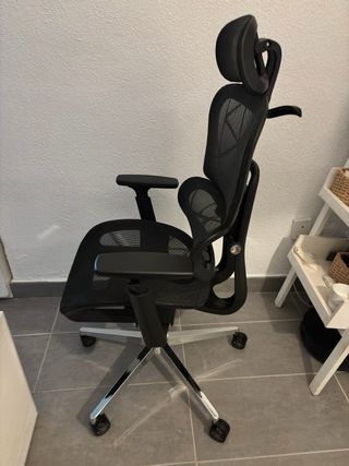 Silla de oficina ergonómica negra