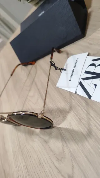 Gafas de sol Zara marrones y doradas