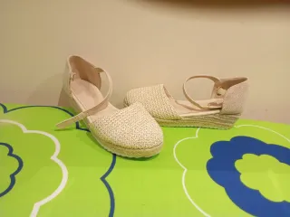 Manoletinas beige talla 35 usadas un rato nuevas