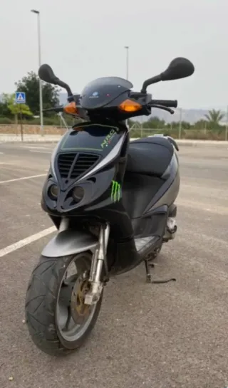 Piaggio NRG Scooter Negra y Plata