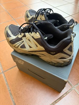 Scarpe New Balance 610 beige/nere