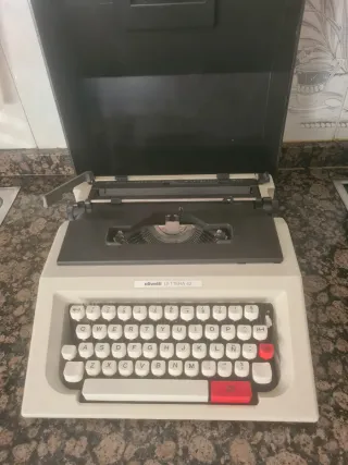 Máquina de escribir Olivetti Lettera 42