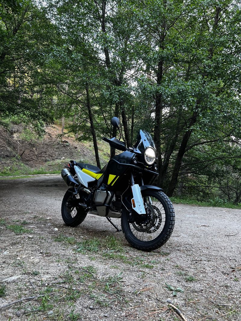 Husqvarna Norden 901 - EXTRAS 10.000 km