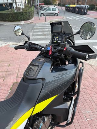 Husqvarna Norden 901 - EXTRAS 10.000 km
