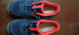 Zapatillas montaña Quechua azul y rosa