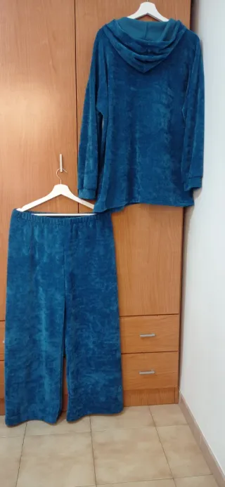 Conjunto deportivo mujer azul y blanco