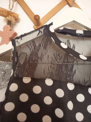 Vestido lunares con encaje
