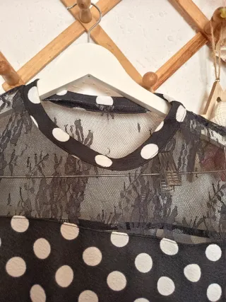 Vestido lunares con encaje