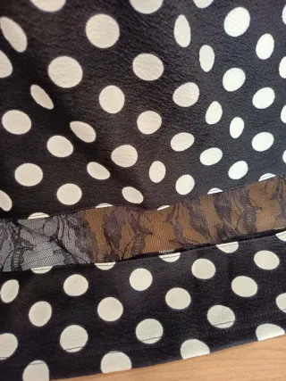 Vestido lunares con encaje