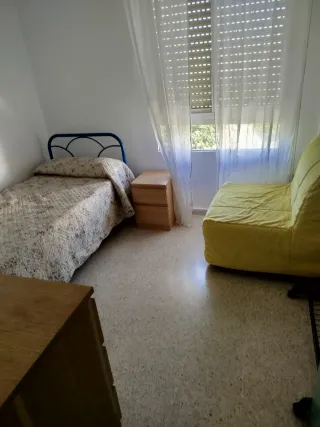 Piso rota , motos jerez alquiler finde .