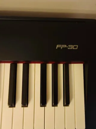 Piano Digital Negro con Banqueta