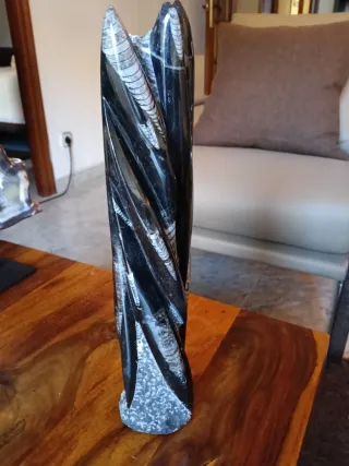 Escultura Fósil Orthoceras Negra