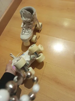 Patines y casco Oxelo blancos