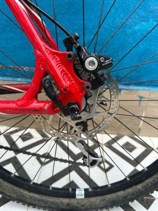 Bicicleta de Montaña Roja y Negra