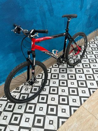 Bicicleta de Montaña Roja y Negra