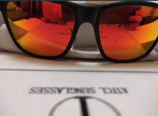 Gafas de sol ATTCL polarizadas negras y rojas