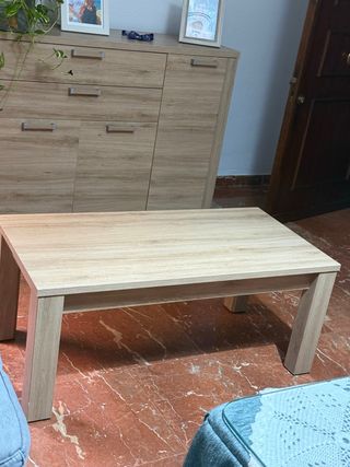 Mesa baja de salón de madera