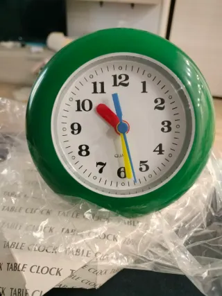 Orologio da tavolo verde.Diametro cm 13,5.