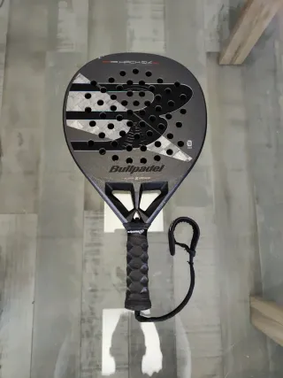 Bullpadel Hack 04 Hybrid pala pádel Paquito Navarr