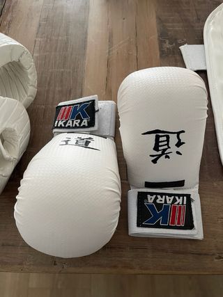 Kit Karate Niño: Casco, Guantes y Tibiales