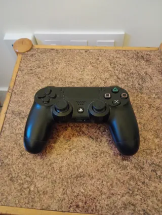 Consola Sony PS4 Negra + mando