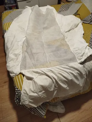 Cuna Gulliver IKEA blanca más faldón de cuna.