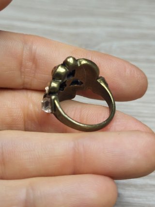 Anillo vintage dorado envejecido piedras multi
