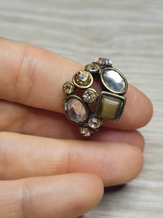 Anillo vintage dorado envejecido piedras multi