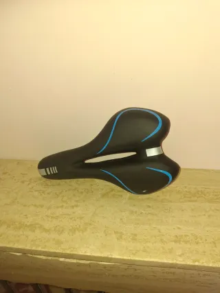 Sillín Ciclismo Negro con Detalles Azules