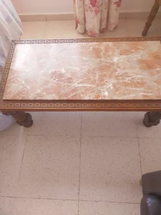 Mesa de centro mármol y madera tallada