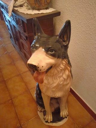 Figura cerámica perro pastor alemán