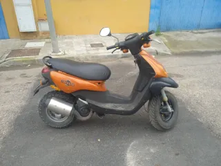 Peugeot Trekker Scooter Naranja