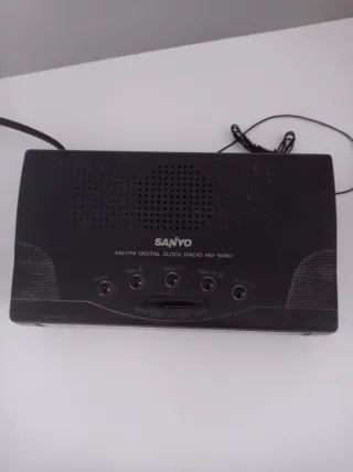Radio despertador Sanyo AM/FM Digital RM-5060