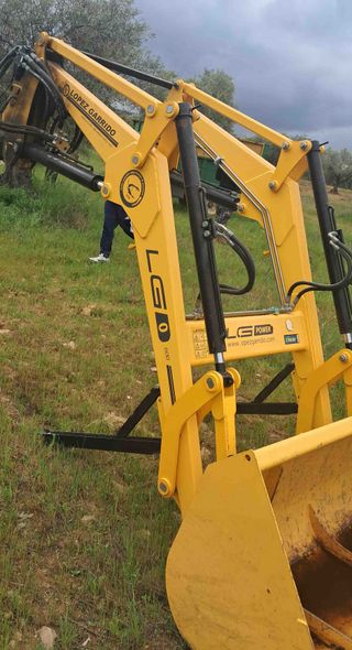 Pala y cazo tractor Lopez Garrido LG-0-600.