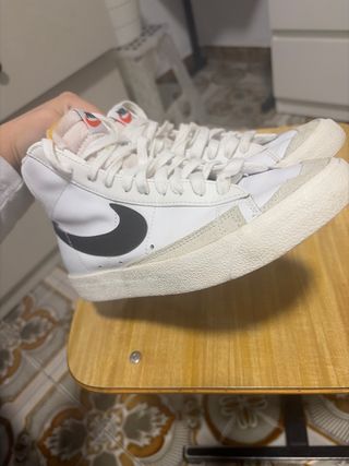 Nike blazer mid y regalo otras verdes de primark