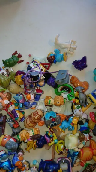 Collezione di Uova Kinder da Collezione