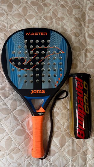 Set di attrezzatura per padel con paletero Bullpadel, 3 racchette e palle